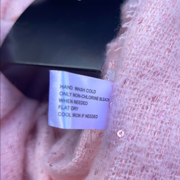 Elegant Pink Wrap Scarf Accessory - Picture 3 of 5